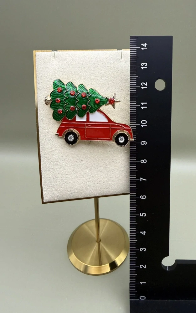 Kovová brož "Vánoční auto se stromkem"