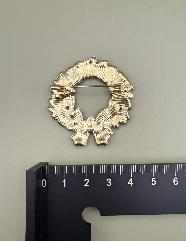 Kovová brož "Vánoční věnec"