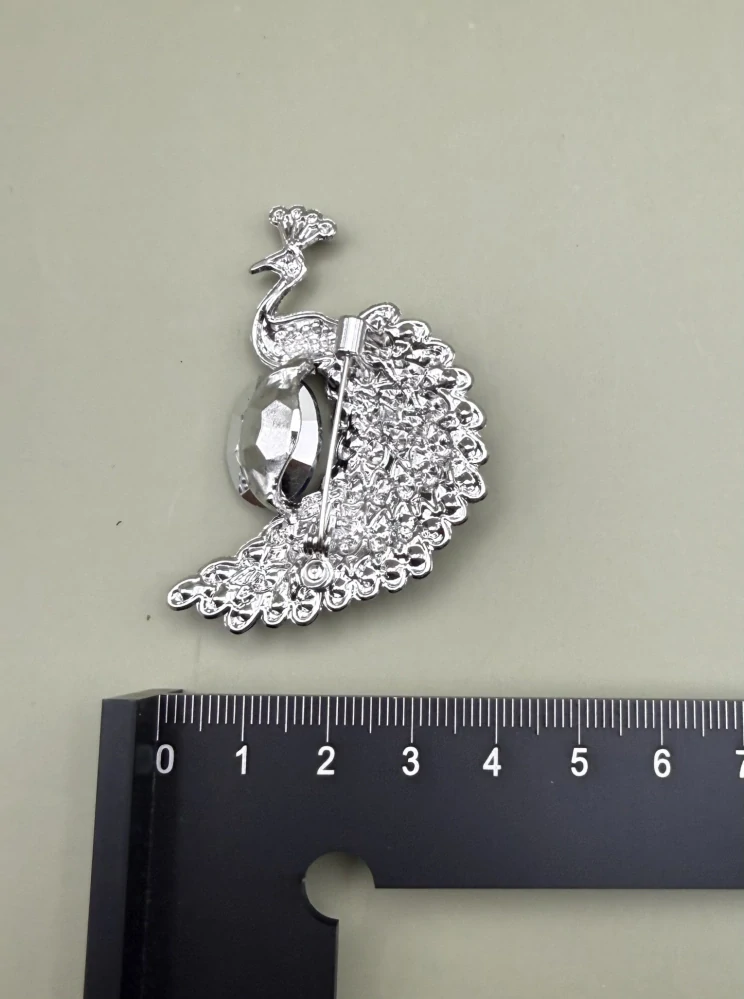 Kovová brož "Safírový páv"