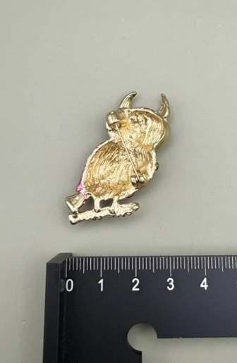 Kovová brož "Růžová sova"