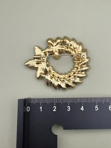 Kovová brož "Dárková mašle"