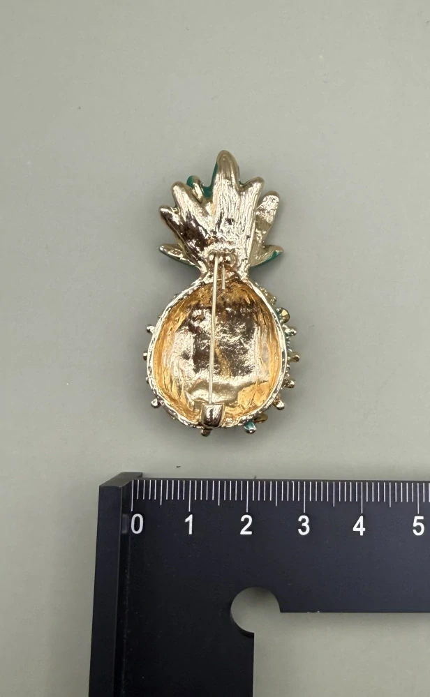 Kovová brož "Šťavnatý ananas"