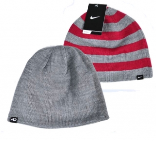 Dámská oboustranná čepice NIKE Striped